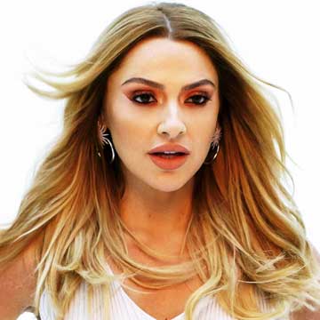 بیوگرافی و زندگی نامه حادیثه آچیکگز Hadise_Açıkgöz_Biography